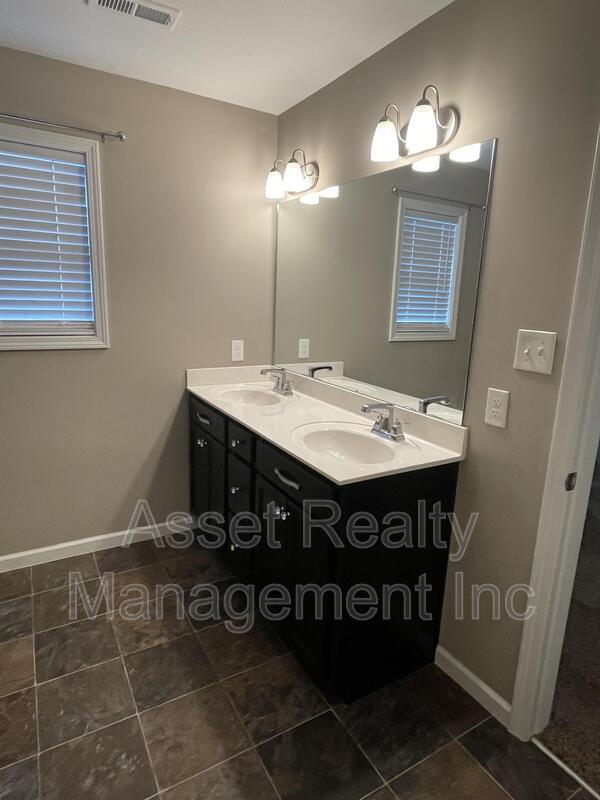 Building Photo - 8107 Cambridge Reserve Dr