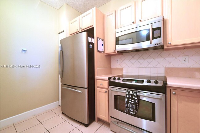 Building Photo - 6001 SW 70th St