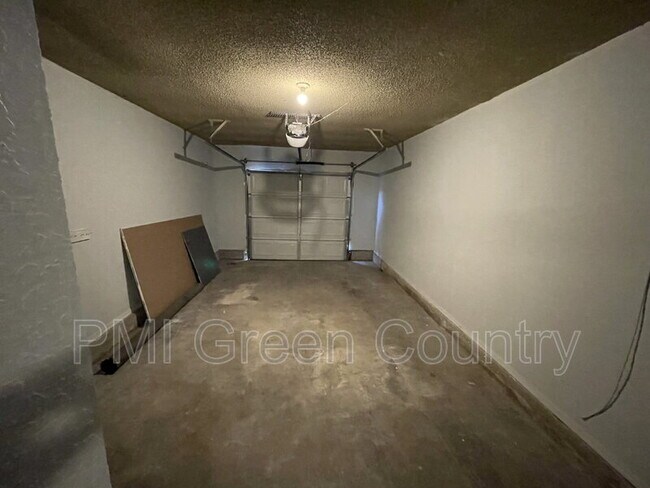 Building Photo - 9830 E 37th St