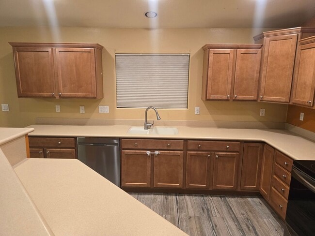 Building Photo - Beautiful 3 bedroom, 2 bath Home available