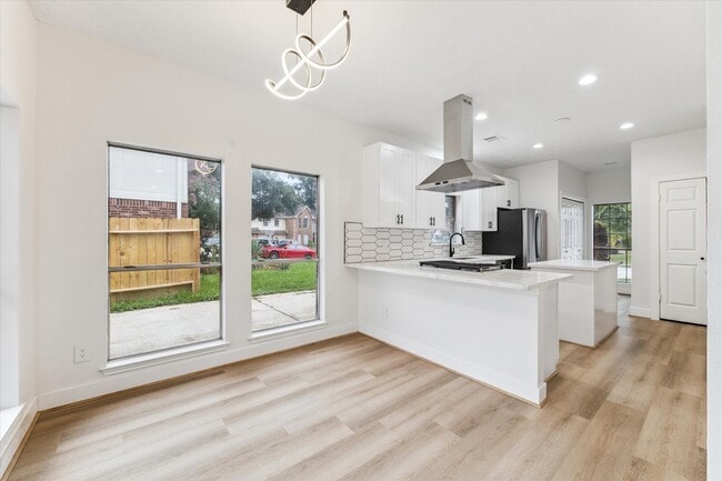 Building Photo - 14710 James River Ln