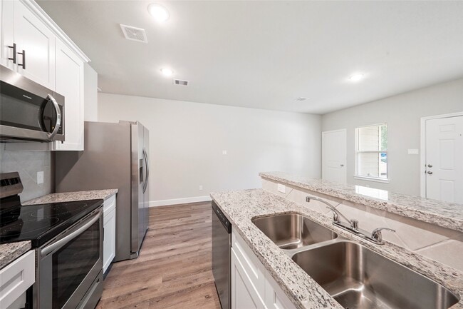 Building Photo - 412-414 Avenue H