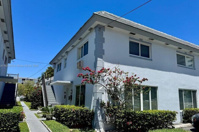 Building Photo - 7516 E Treasure Dr