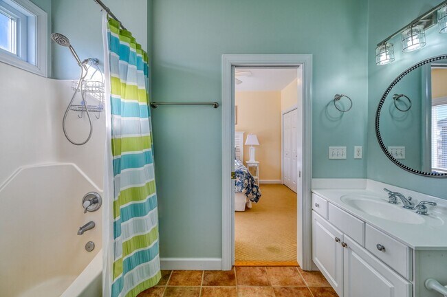 Building Photo - OFF-SEASON FURNISHED MONTHLY RENTAL