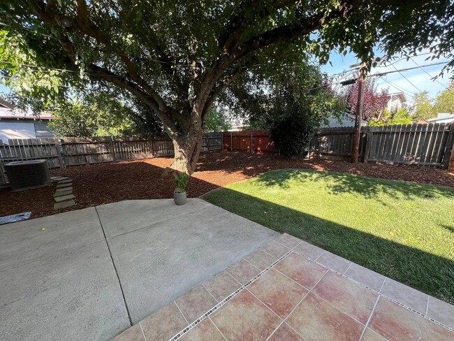 Building Photo - 10528 Coloma Rd