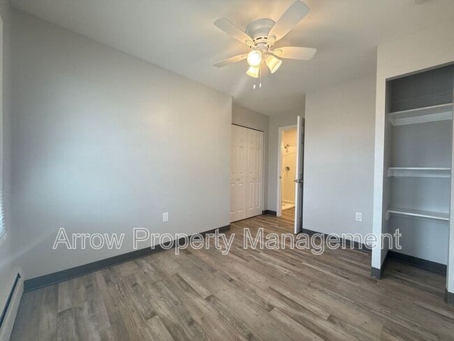 Building Photo - 407 H St