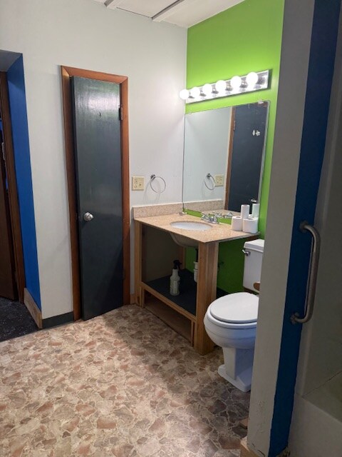 Building Photo - 814 Western St