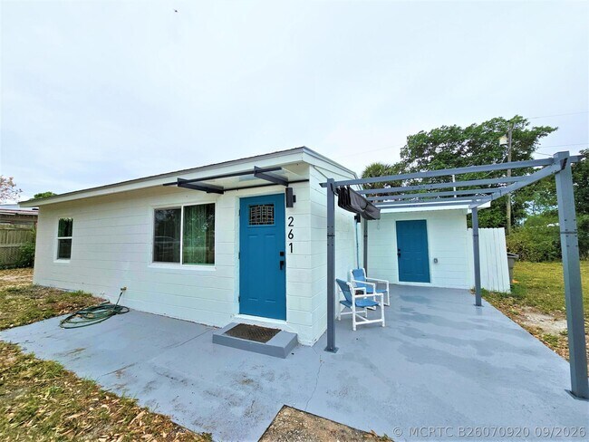 Building Photo - 261 6th Dr SW