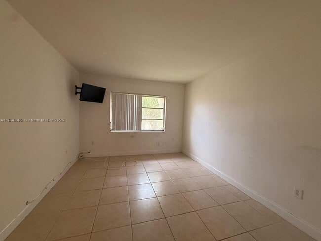 Building Photo - 13890 SW 90th Ave