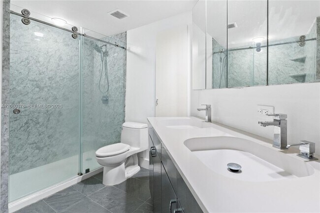 Building Photo - 801 Brickell Key Blvd