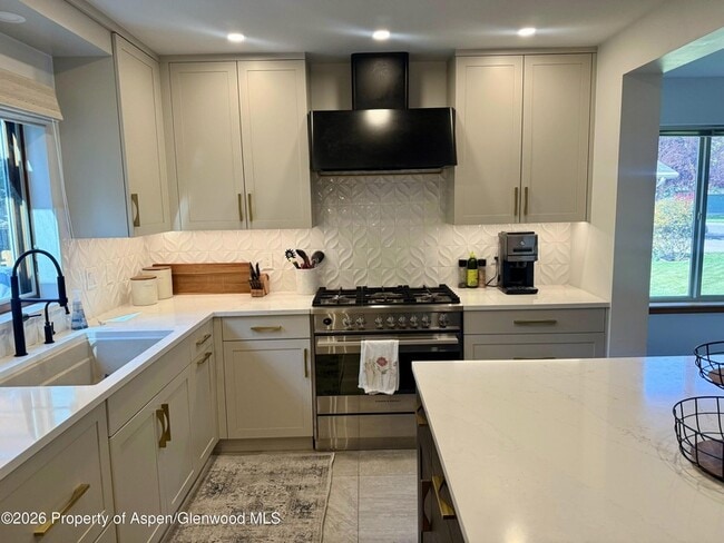 Building Photo - 241 Deer Run