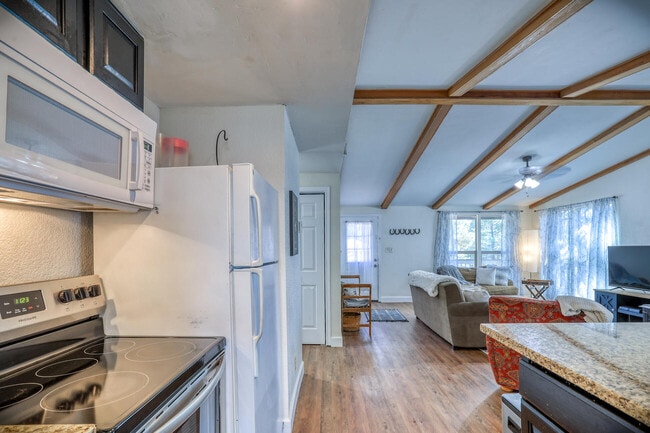 Building Photo - 26 N Debonaire Ct