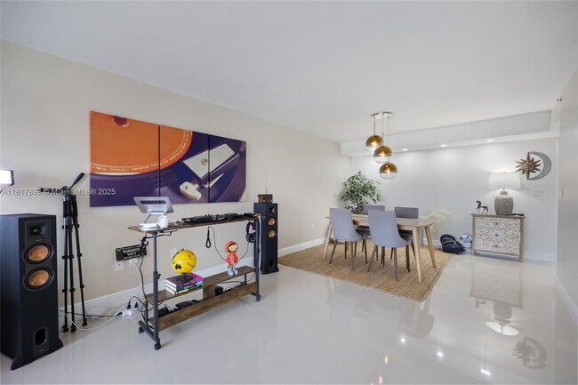 Building Photo - 3200 Collins Ave
