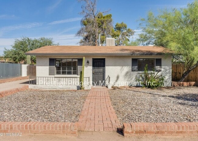 Charming, Updated Brick Home in Central Tucson with Huge Yard! - Charming, Updated  Brick Home in Central Tucson with Huge Yard!