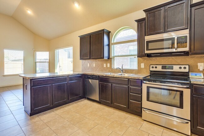 Building Photo - 4013 Lazy River Ranch Rd