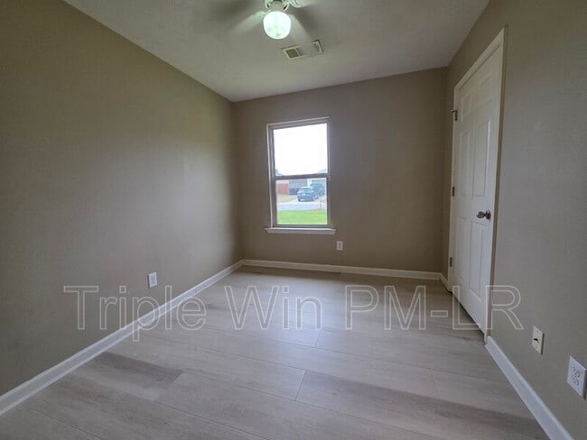 Building Photo - 12 Gold Meadow Loop