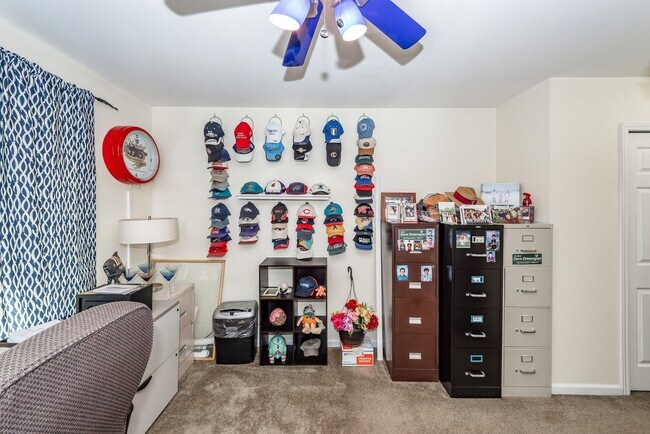 Building Photo - 7988 Shadow Oak Dr