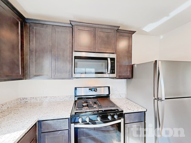 Building Photo - 204 Micah Ln