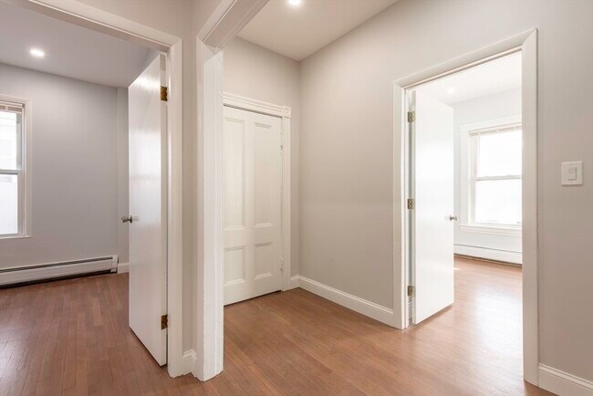 Building Photo - 106 Byron St
