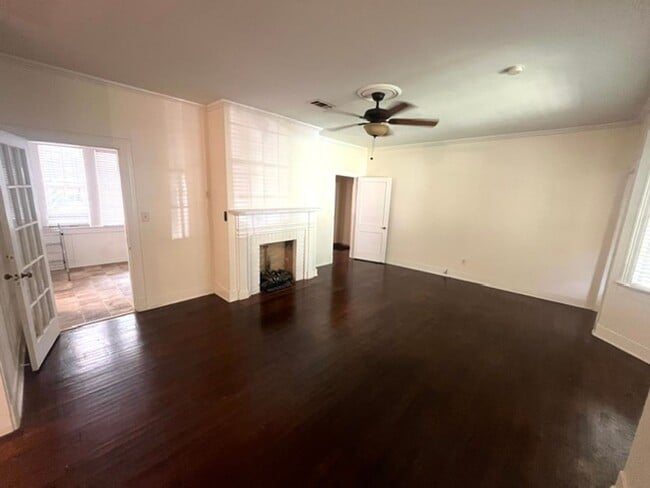 Building Photo - Move in Special: 1/2 off First Month's Rent - Located in the incredible Belhaven Historic District