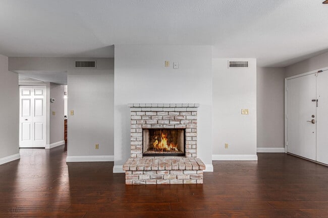 Building Photo - 5713 W Gelding Dr