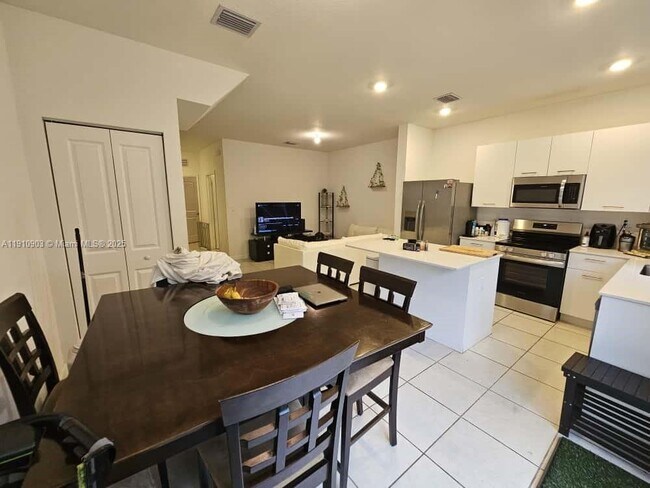 Building Photo - 12108 NW 24th Ct