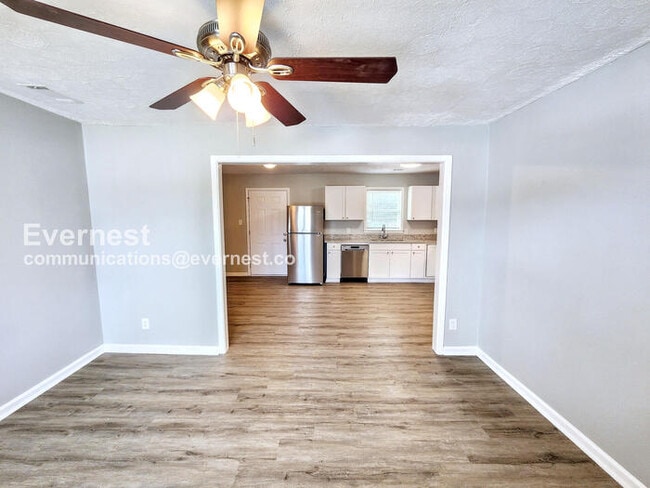 Building Photo - 332 Cherry St