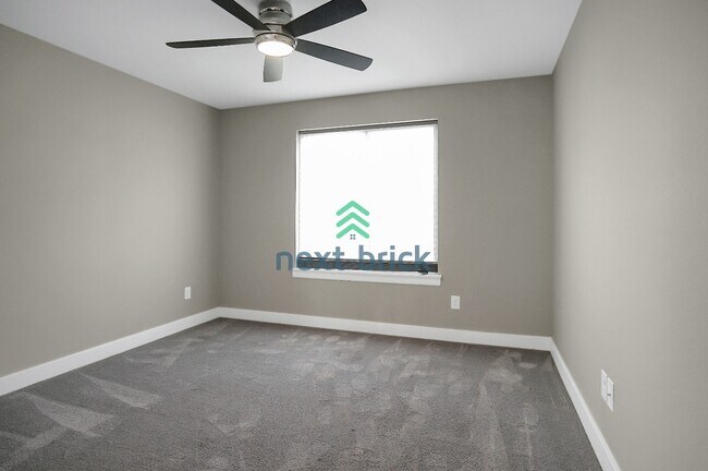 Building Photo - 4 BED AND 2.5 BATH SINGLE FAMILY HOUSE FOR RENT