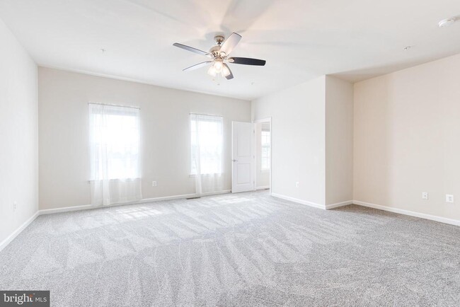 Building Photo - 365 Chessington Dr