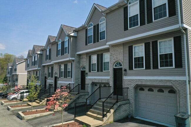 Building Photo - 2 Bed 1.5 Bath Townhouse for Rent in Monac...