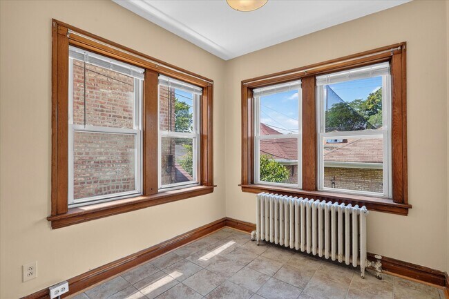 Building Photo - 1822 Gunderson Ave
