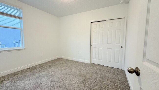 Building Photo - 213 Links Ter Blvd