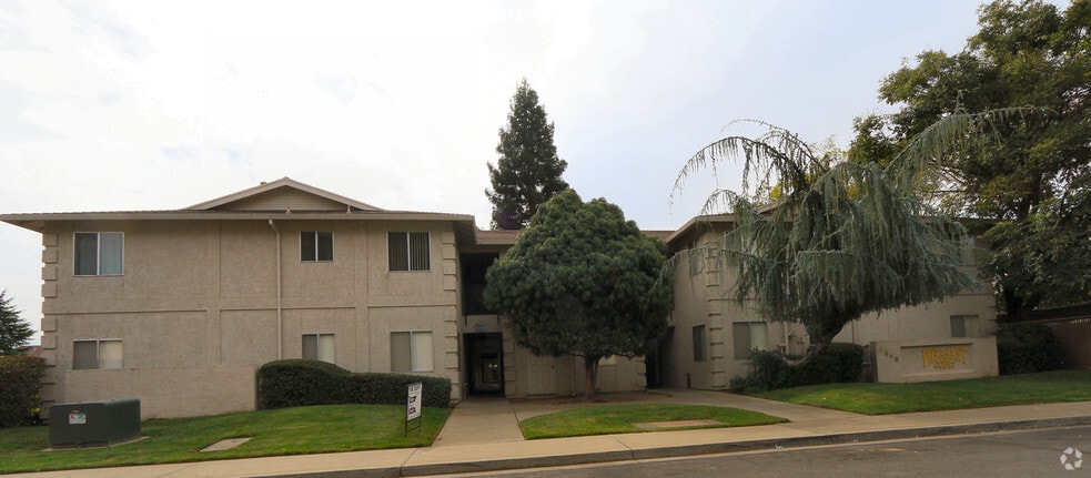 Entrance - Pheasant Court Apartments