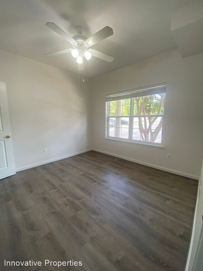 Building Photo - 2 br, 3 bath House - 805 Latchmere Court #101