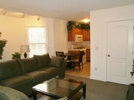 Building Photo - 103 Highland Pl