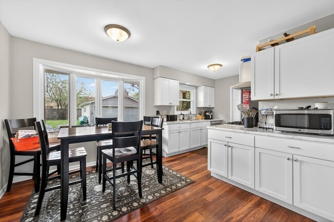 Building Photo - 33356 N Sears Blvd