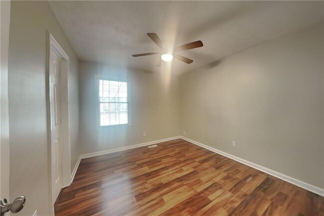 Building Photo - 121 Chantilly Ln