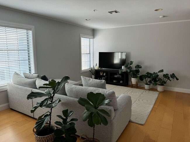 Building Photo - 125 70th St