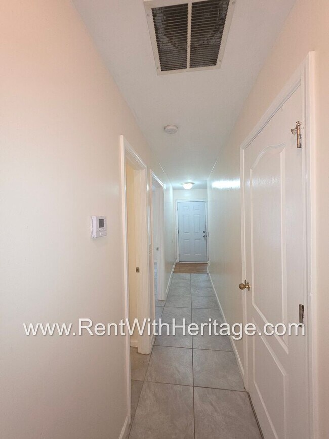 Building Photo - Fantastic 4bd/2.5ba Townhome/ Swim Tennis/ Great Location