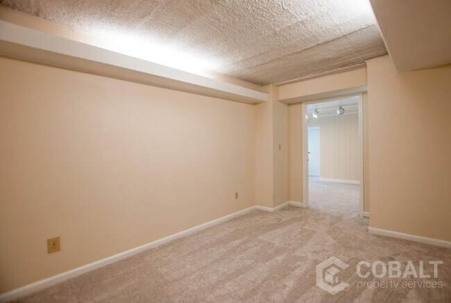 Building Photo - 867 Rosedale Rd NE