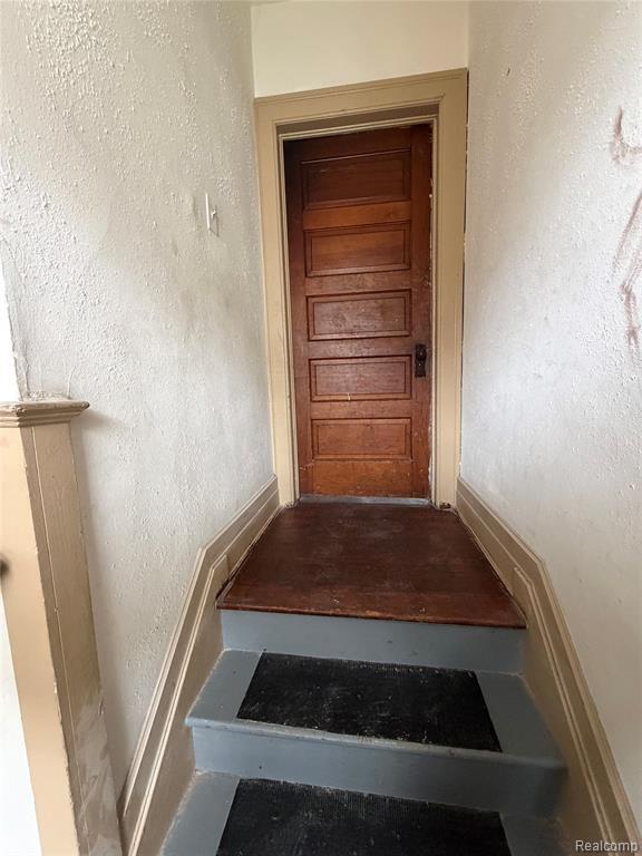 Building Photo - 1441 W Euclid St