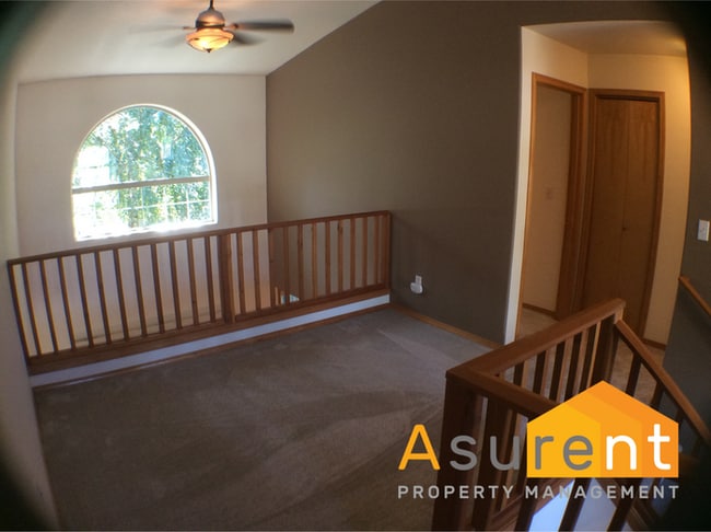 Building Photo - 2-Bedroom Townhouse Close to Hospitals, Great Private, Central Location!