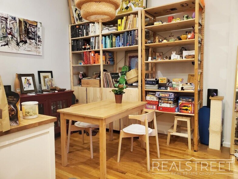 Building Photo - Stunning 2BR apartment with Private Terran...