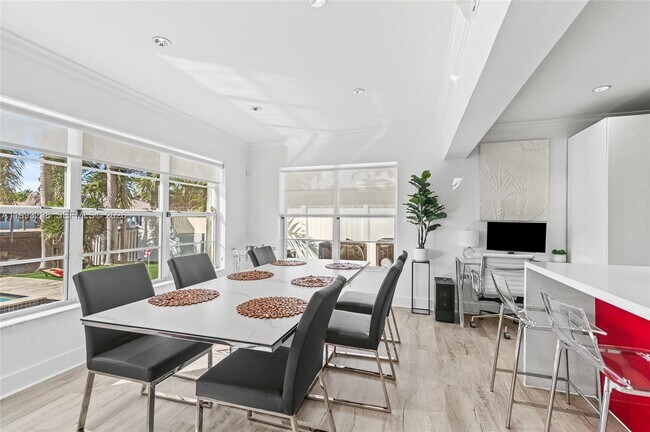 Building Photo - 2207 NE 16th Ave