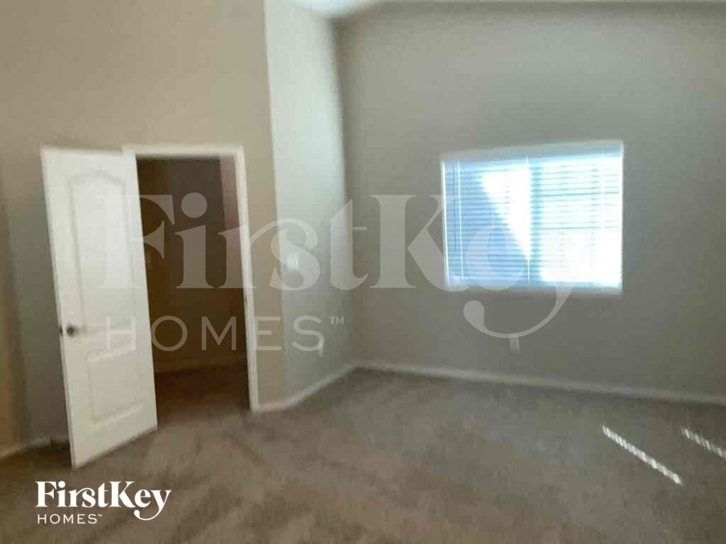 Building Photo - 5134 Tunnel Falls Dr