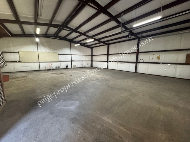 Building Photo - 1,600 Sq Ft Shop Space in Midway, AR – Includes Bathroom with Stand-Up Shower