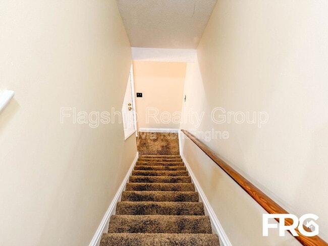 Building Photo - 105 Chesterfield Ct