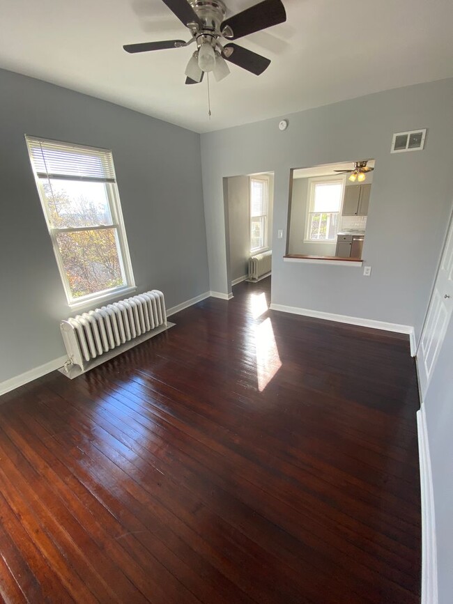 Building Photo - Large, Three-Bedroom Home in Devou Park