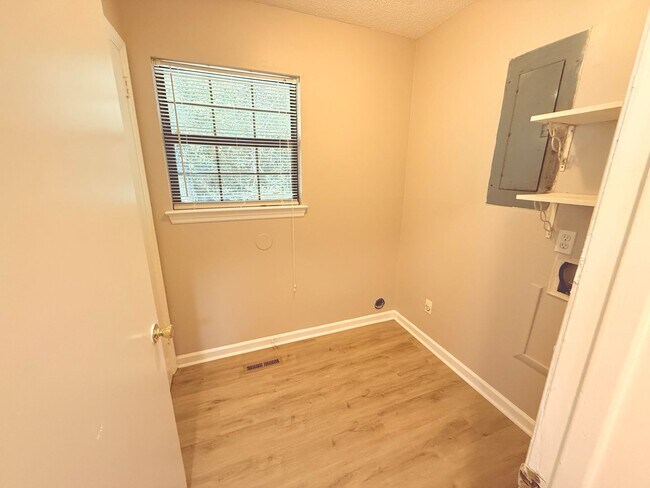 Building Photo - 4751 Tessie Ln