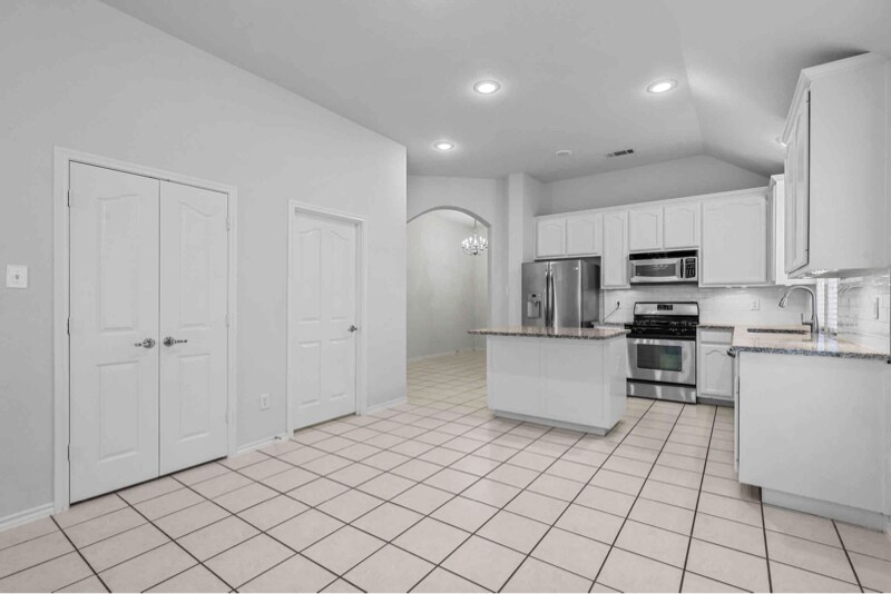 Building Photo - 5021 Meyers Ln